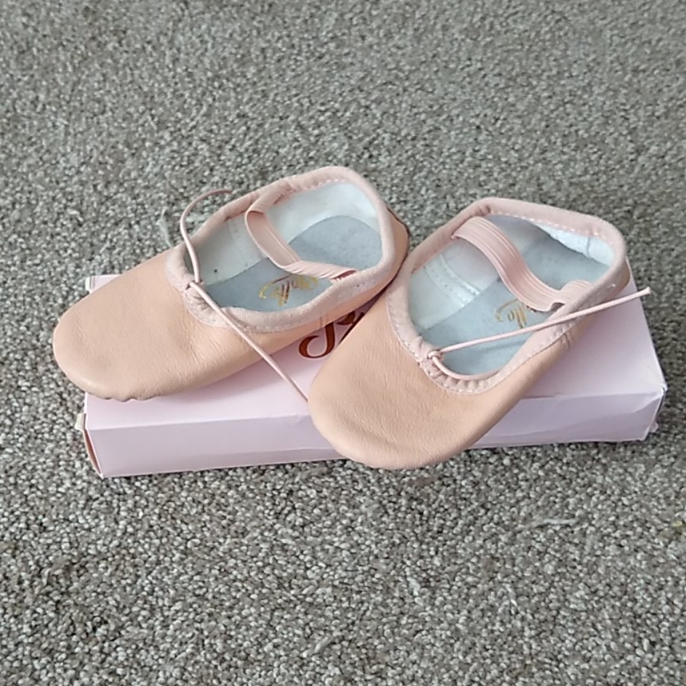Stelle Ballet slippers toddler 8 NWT
